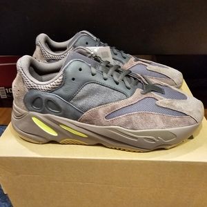Adidas Yezzy Boost 700 Mauve M10